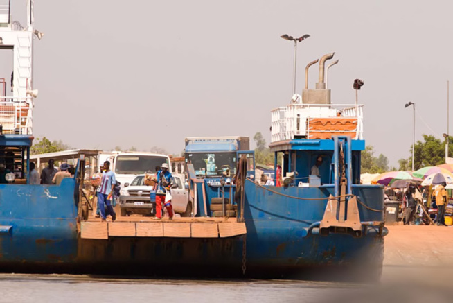 Grosse colère : Les transporteurs sénégalais bloquent la frontière avec la Gambie