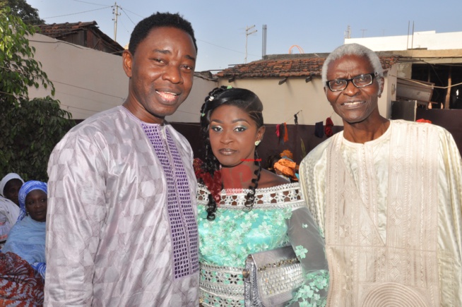 L'animatrice deWalf Tv, Sister Thiaba s'est pendue la cordre au cou de Mr Alioune Badara Ndiaye. Regardez L'animatrice deWalf Tv, Sister Thiaba s'est pendue la cordre au cou de Mr Alioune Badara Ndiaye. Regardez