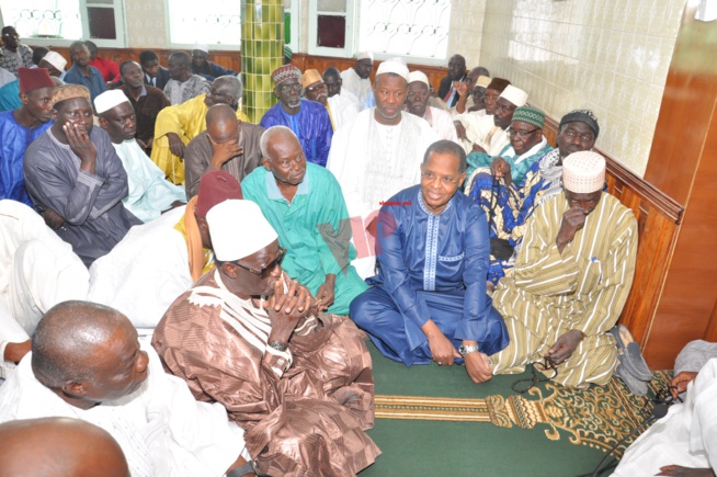 L'animatrice deWalf Tv, Sister Thiaba s'est pendue la cordre au cou de Mr Alioune Badara Ndiaye. Regardez L'animatrice deWalf Tv, Sister Thiaba s'est pendue la cordre au cou de Mr Alioune Badara Ndiaye. Regardez