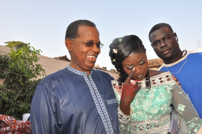 L'animatrice deWalf Tv, Sister Thiaba s'est pendue la cordre au cou de Mr Alioune Badara Ndiaye. Regardez L'animatrice deWalf Tv, Sister Thiaba s'est pendue la cordre au cou de Mr Alioune Badara Ndiaye. Regardez