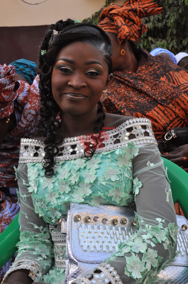 L'animatrice deWalf Tv, Sister Thiaba s'est pendue la cordre au cou de Mr Alioune Badara Ndiaye. Regardez L'animatrice deWalf Tv, Sister Thiaba s'est pendue la cordre au cou de Mr Alioune Badara Ndiaye. Regardez