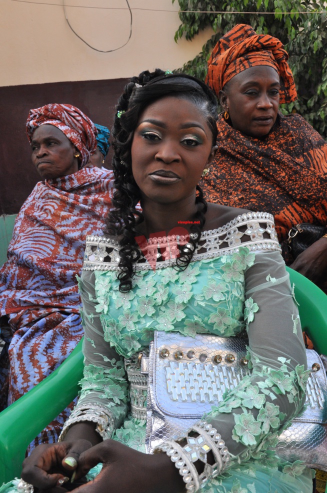 L'animatrice deWalf Tv, Sister Thiaba s'est pendue la cordre au cou de Mr Alioune Badara Ndiaye. Regardez L'animatrice deWalf Tv, Sister Thiaba s'est pendue la cordre au cou de Mr Alioune Badara Ndiaye. Regardez