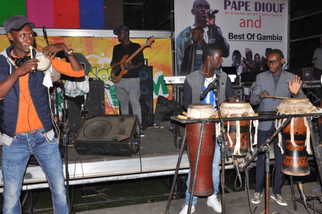 Avant premières images de Pape Diouf et la génération consciente sur scène en Gambie pour le grand bégué avec le port Authority. Avant premières images de Pape Diouf et la génération consciente sur scène en Gambie pour le grand bégué avec le port Authority.