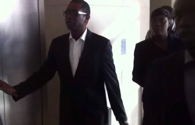 Exclusif : « Youssou Ndour a aussi menti aux sénégalais, en boitant et soutenant avoir été blessé » révéle Karfa Diallo dans son nouveau livre Exclusif : « Youssou Ndour a aussi menti aux sénégalais, en boitant et soutenant avoir été blessé » révéle Karfa Diallo dans son nouveau livre