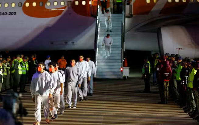 En situation précaire aux États-Unis : 1 689 Sénégalais menacés d’expulsion dans une nouvelle vague ciblant 30 000 Africains En situation précaire aux États-Unis : 1 689 Sénégalais menacés d’expulsion dans une nouvelle vague ciblant 30 000 Africains