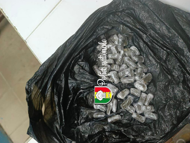 Ziguinchor : 50 boulettes d’haschich saisies sur un passager venu de Guinée-Bissau Ziguinchor : 50 boulettes d’haschich saisies sur un passager venu de Guinée-Bissau