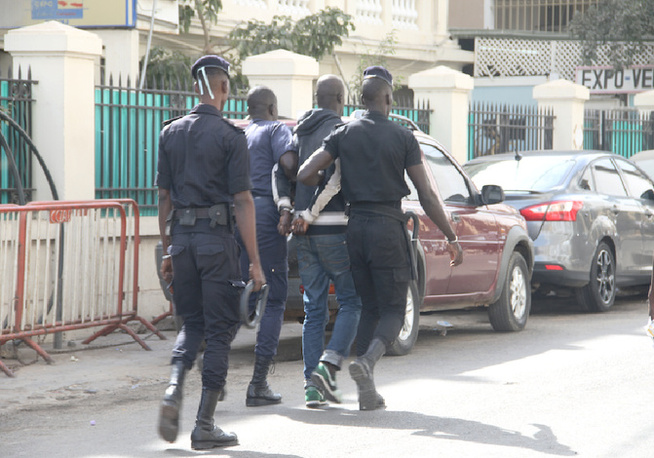 Faux papiers : un atelier clandestin de fabrication de cartes consulaires démantelé à Dakar