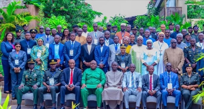 Coopération renforcée pour fluidifier le commerce : Banjul accueille une rencontre stratégique des douanes sénégalo-gambiennes Coopération renforcée pour fluidifier le commerce : Banjul accueille une rencontre stratégique des douanes sénégalo-gambiennes