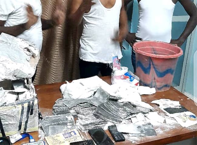 Faux monnayage: 3,58 milliards FCFA en billets noirs saisis dans le centre du pays Faux monnayage: 3,58 milliards FCFA en billets noirs saisis dans le centre du pays