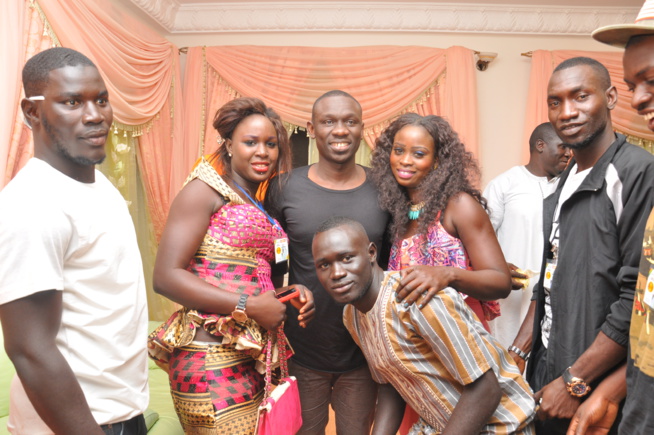 Pape Diouf rencontre le Fans club Ubotown de Banjul. Regardez Pape Diouf rencontre le Fans club Ubotown de Banjul. Regardez