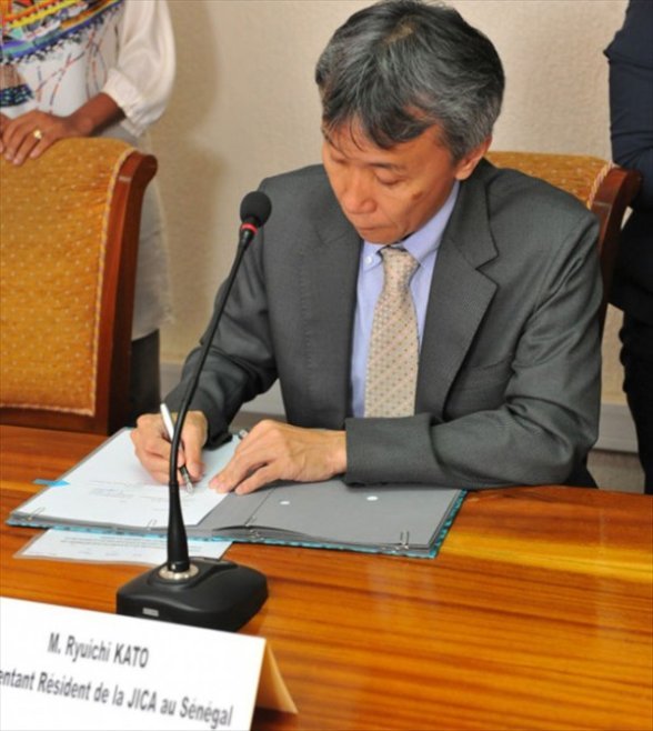 La coopération japonaise annonce une usine de dessalement de l'eau à Dakar vers 2021 La coopération japonaise annonce une usine de dessalement de l'eau à Dakar vers 2021