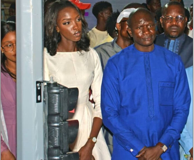 Thiès / Après 60 ans d'extinction: Le maire Babacar Diop relance les feux tricolores Thiès / Après 60 ans d'extinction: Le maire Babacar Diop relance les feux tricolores