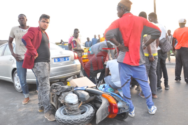 Grave accident entre une moto scooter et une voiture particuliére sur la VDN aujourd'hui. Grave accident entre une moto scooter et une voiture particuliére sur la VDN aujourd'hui.