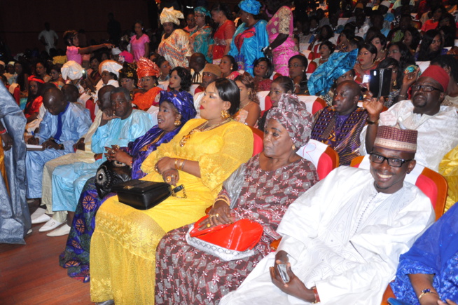 Grande nuit des "laobés": Pape Diouf honoré, le grand théâtre affiche son plein. Grande nuit des "laobés": Pape Diouf honoré, le grand théâtre affiche son plein.