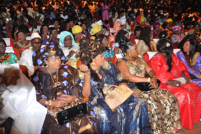 Grande nuit des "laobés": Pape Diouf honoré, le grand théâtre affiche son plein. Grande nuit des "laobés": Pape Diouf honoré, le grand théâtre affiche son plein.