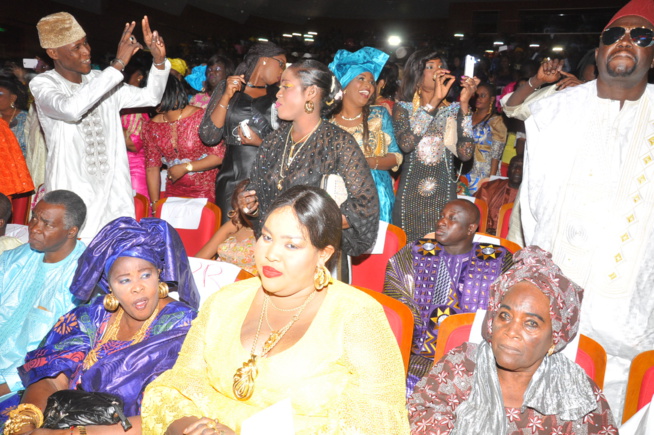 Grande nuit des "laobés": Pape Diouf honoré, le grand théâtre affiche son plein. Grande nuit des "laobés": Pape Diouf honoré, le grand théâtre affiche son plein.