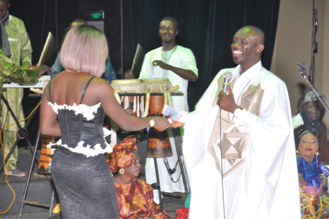 Grande nuit des "laobés": Pape Diouf honoré, le grand théâtre affiche son plein. Grande nuit des "laobés": Pape Diouf honoré, le grand théâtre affiche son plein.