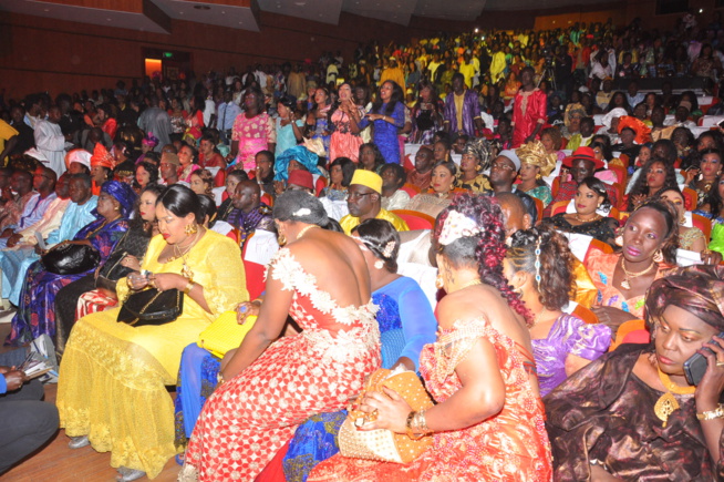 Grande nuit des "laobés": Pape Diouf honoré, le grand théâtre affiche son plein. Grande nuit des "laobés": Pape Diouf honoré, le grand théâtre affiche son plein.