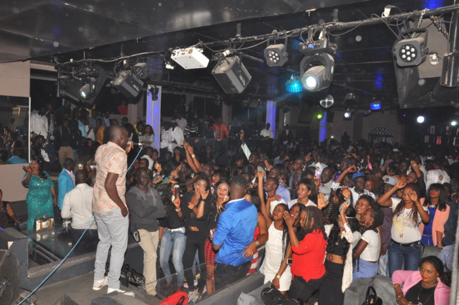 Après le grand succès de la nuit des "laobés" au grand théâtre, le Pape de la musique Sénégalaise explose le Bloowy.Regardez Après le grand succès de la nuit des "laobés" au grand théâtre, le Pape de la musique Sénégalaise explose le Bloowy.Regardez