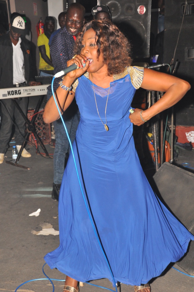 Après le grand succès de la nuit des "laobés" au grand théâtre, le Pape de la musique Sénégalaise explose le Bloowy.Regardez Après le grand succès de la nuit des "laobés" au grand théâtre, le Pape de la musique Sénégalaise explose le Bloowy.Regardez