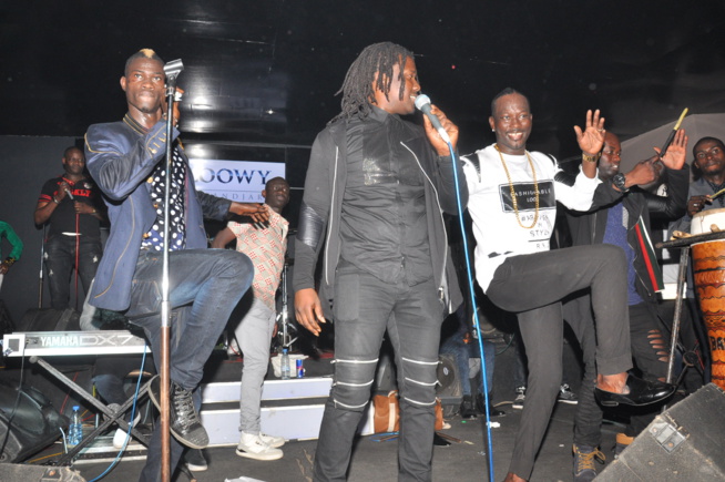 Après le grand succès de la nuit des "laobés" au grand théâtre, le Pape de la musique Sénégalaise explose le Bloowy.Regardez Après le grand succès de la nuit des "laobés" au grand théâtre, le Pape de la musique Sénégalaise explose le Bloowy.Regardez