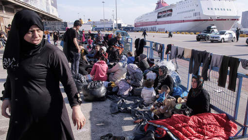 Des miliers de réfugiés bloqués à la frontière greco-macédonienne