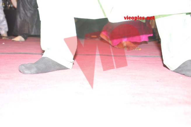 Insolite: Les nouvelles chaussures du guignol de la musique Sénégalaise. No coment! Insolite: Les nouvelles chaussures du guignol de la musique Sénégalaise. No coment!