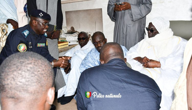 Le Directeur Général de la Police nationale rencontre le Khalife Général des mourides. Le Directeur Général de la Police nationale rencontre le Khalife Général des mourides.