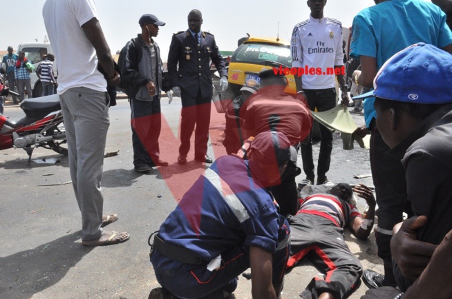 Les images de l'accident entre un taxi, une camionnette et une voiture L 200 sur l'autoroute aujourd'hui. Les images de l'accident entre un taxi, une camionnette et une voiture L 200 sur l'autoroute aujourd'hui.