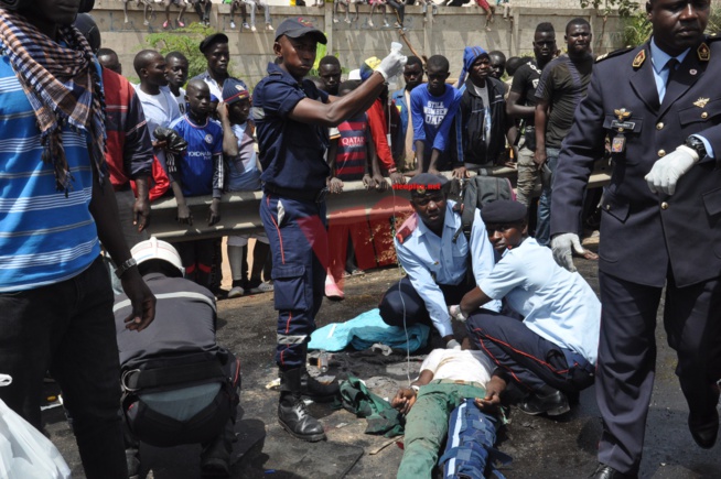 Les images de l'accident entre un taxi, une camionnette et une voiture L 200 sur l'autoroute aujourd'hui. Les images de l'accident entre un taxi, une camionnette et une voiture L 200 sur l'autoroute aujourd'hui.