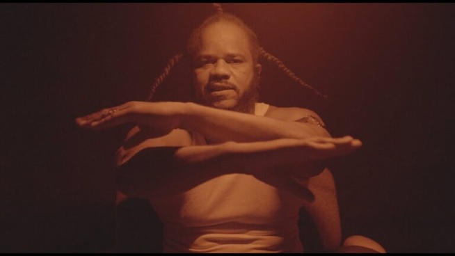 « Porozé » : Le rappeur Thiat s’attaque au pouvoir dans son nouveau single