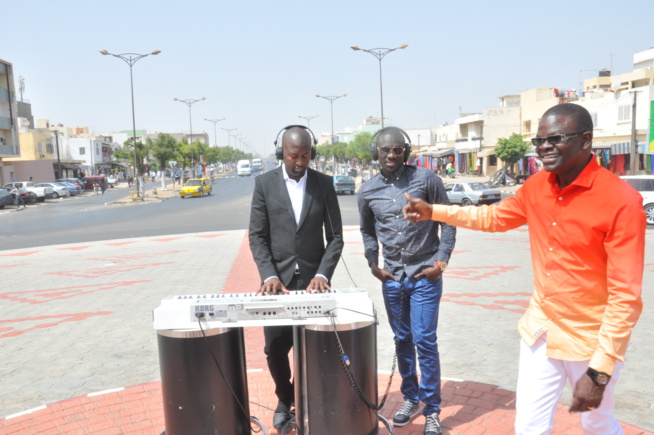 Dj Prince de la RTS reçoit Pape Diouf dans "Dokhontou". Regardez le tournage en images. Dj Prince de la RTS reçoit Pape Diouf dans "Dokhontou". Regardez le tournage en images.