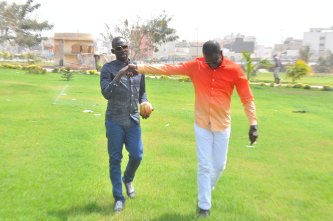 Dj Prince de la RTS reçoit Pape Diouf dans "Dokhontou". Regardez le tournage en images. Dj Prince de la RTS reçoit Pape Diouf dans "Dokhontou". Regardez le tournage en images.