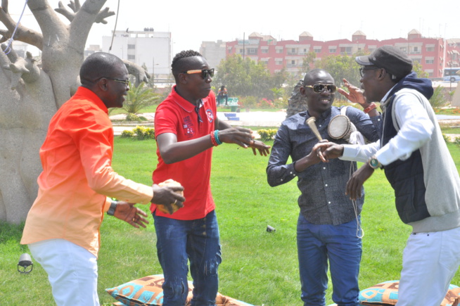 Dj Prince de la RTS reçoit Pape Diouf dans "Dokhontou". Regardez le tournage en images.