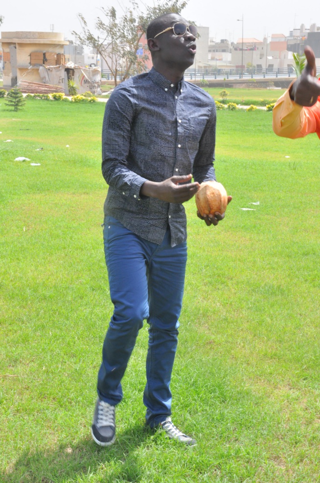 Dj Prince de la RTS reçoit Pape Diouf dans "Dokhontou". Regardez le tournage en images. Dj Prince de la RTS reçoit Pape Diouf dans "Dokhontou". Regardez le tournage en images.