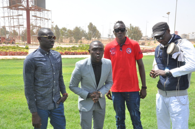 Dj Prince de la RTS reçoit Pape Diouf dans "Dokhontou". Regardez le tournage en images. Dj Prince de la RTS reçoit Pape Diouf dans "Dokhontou". Regardez le tournage en images.