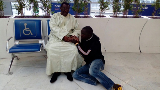 Le consul de Madrid en Espagne bénit par Cheikh Bethio Thioune. Le consul de Madrid en Espagne bénit par Cheikh Bethio Thioune.