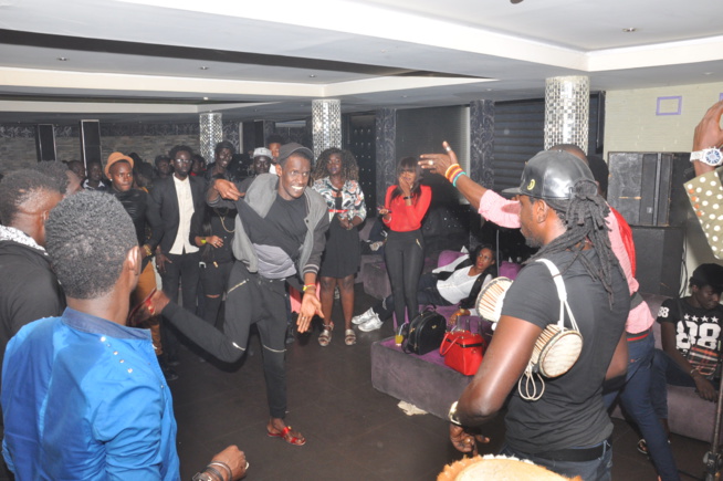 1 2 3 4 Sidy Samb présente son anniversaire le 04 à Louga, le 09 au Pentola, le 11 dîner au Ravin et le 12 Mars au Pentola. Revivez le show d'avant première. 1 2 3 4 Sidy Samb présente son anniversaire le 04 à Louga, le 09 au Pentola, le 11 dîner au Ravin et le 12 Mars au Pentola. Revivez le show d'avant première.