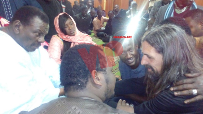 Voici l'espagnol qui s'est reconvertit à l'islam par Cheikh Bethio en Espagne. Voici l'espagnol qui s'est reconvertit à l'islam par Cheikh Bethio en Espagne.