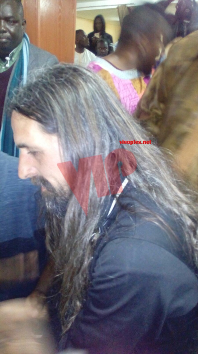 Voici l'espagnol qui s'est reconvertit à l'islam par Cheikh Bethio en Espagne. Voici l'espagnol qui s'est reconvertit à l'islam par Cheikh Bethio en Espagne.