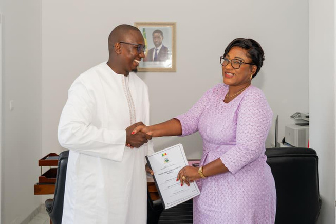 FONAMIF : passation de service entre Nicole Mansis et Amadou Tidiane Diallo FONAMIF : passation de service entre Nicole Mansis et Amadou Tidiane Diallo