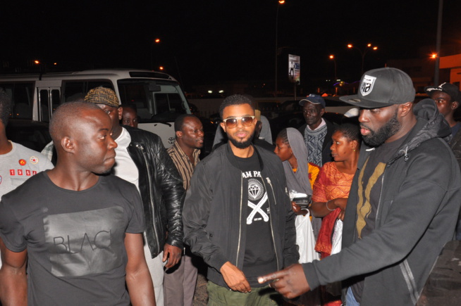 Sen Art Vision & Vouzenou vous présente en live LE FA du groupe Sexions D' assaut au Sea Plazza ce 12 mars.Revivez en images leur arrivé à l'aéroport Léopold Sedar Senghor.