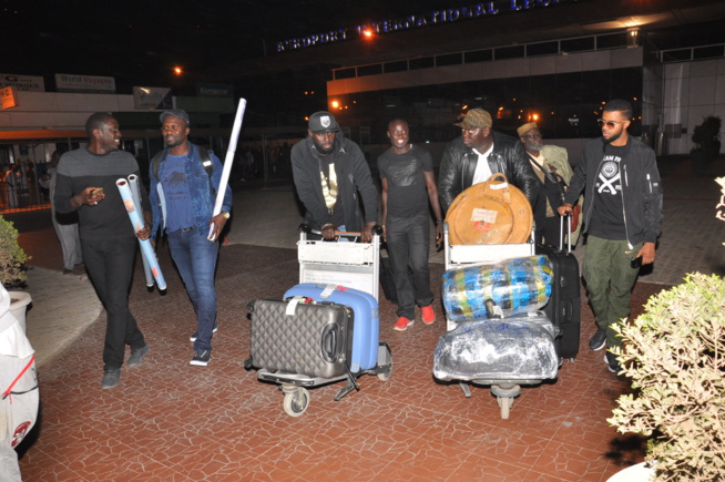 Sen Art Vision & Vouzenou vous présente en live LE FA du groupe Sexions D' assaut au Sea Plazza ce 12 mars.Revivez en images leur arrivé à l'aéroport Léopold Sedar Senghor. Sen Art Vision & Vouzenou vous présente en live LE FA du groupe Sexions D' assaut au Sea Plazza ce 12 mars.Revivez en images leur arrivé à l'aéroport Léopold Sedar Senghor.