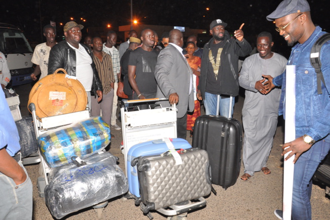 Sen Art Vision & Vouzenou vous présente en live LE FA du groupe Sexions D' assaut au Sea Plazza ce 12 mars.Revivez en images leur arrivé à l'aéroport Léopold Sedar Senghor.