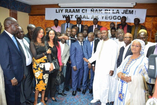 Idrissa Seck et les leaders du Front du « Non » à Thiès Idrissa Seck et les leaders du Front du « Non » à Thiès