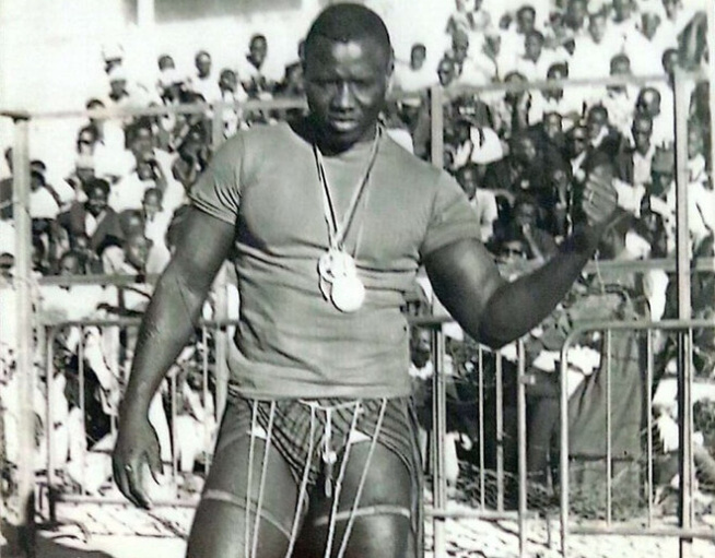 Hommage à Mohamed Ndiaye “ROBERT DIOUF”: La légende de la lutte tire sa révérence à 83 ans Hommage à Mohamed Ndiaye “ROBERT DIOUF”: La légende de la lutte tire sa révérence à 83 ans