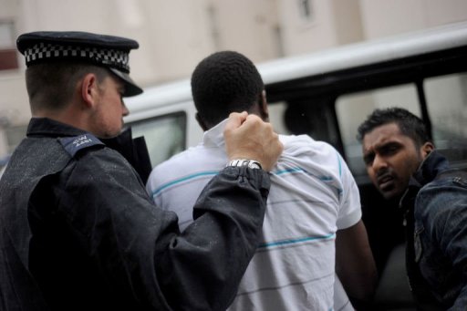 Incroyable à Naples en Italie : Tenaillé par la faim, B.Diallo, un « modou modou » vole des produits alimentaires avant d’être arrêté par la police Incroyable à Naples en Italie : Tenaillé par la faim, B.Diallo, un « modou modou » vole des produits alimentaires avant d’être arrêté par la police