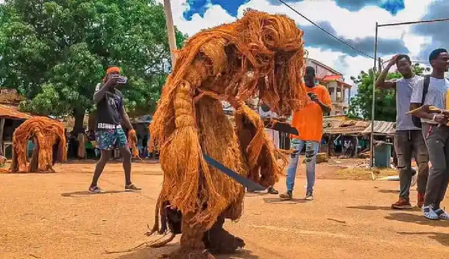 Zones limitées et interdiction d’occuper la route nationale à Mbour : le préfet encadre strictement l’organisation du Kankourang 2025 Zones limitées et interdiction d’occuper la route nationale à Mbour : le préfet encadre strictement l’organisation du Kankourang 2025