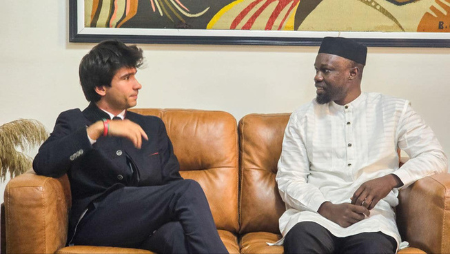 inquiétudes et avertissements sur la diplomatie sénégalaise : Juan Branco salue le démenti de la participation de Sonko à un forum parisien