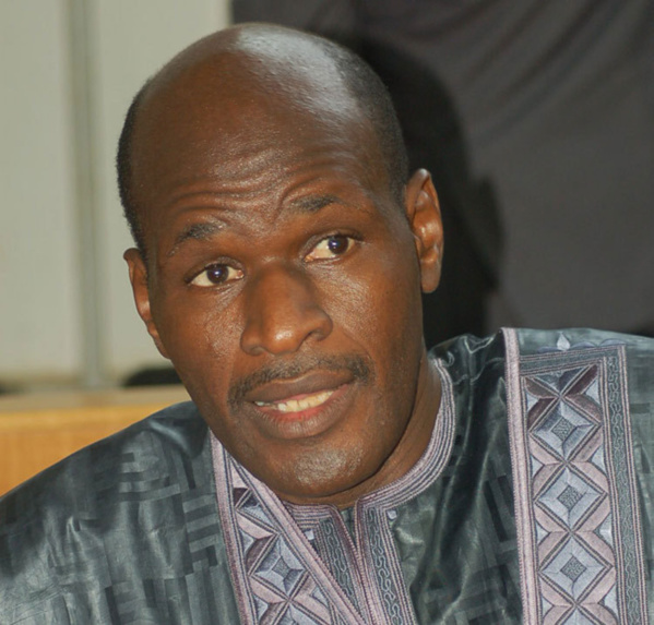 Bataille autour du référendum à Darou Moukhty : Thierno Lô Briefe les religieux et obtient un "Ndigël" pour le "Oui" Bataille autour du référendum à Darou Moukhty : Thierno Lô Briefe les religieux et obtient un "Ndigël" pour le "Oui"